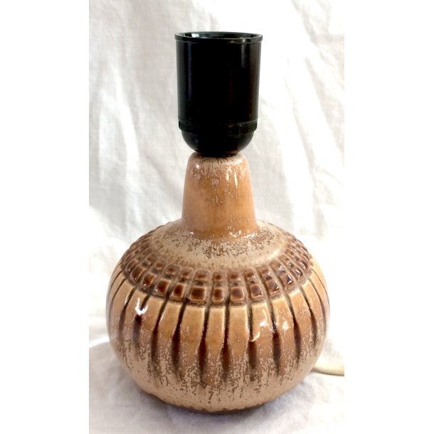 Retro Lampe - Bordlampe Nr. 704 - Brun Glasur - 18 cm. - P.M. Keramik