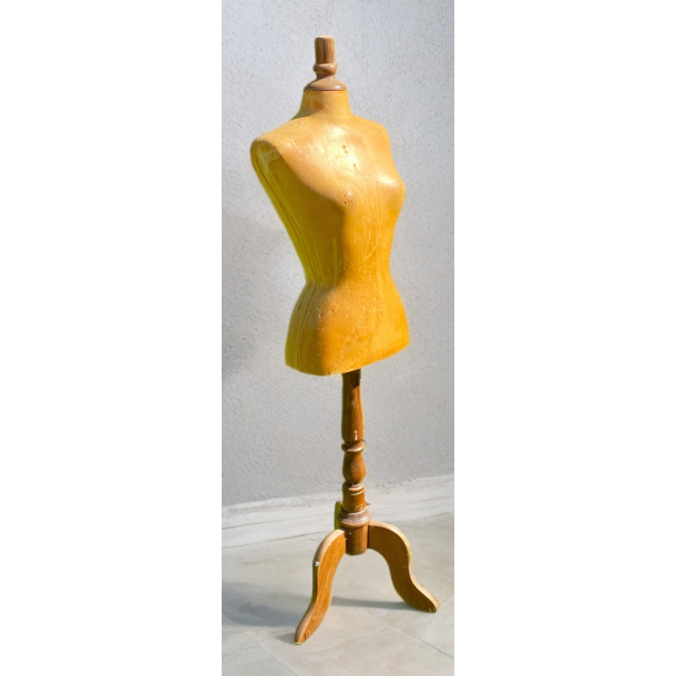 Gammel Gine - Kvinde - Tr� - 141 cm.