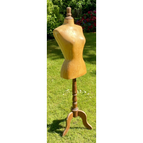 Gammel Gine - Kvinde - Tr - 141 cm.