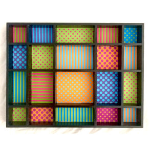 Retro Hylde - 20 Rum - Tapetseret - Sort - 43 cm.