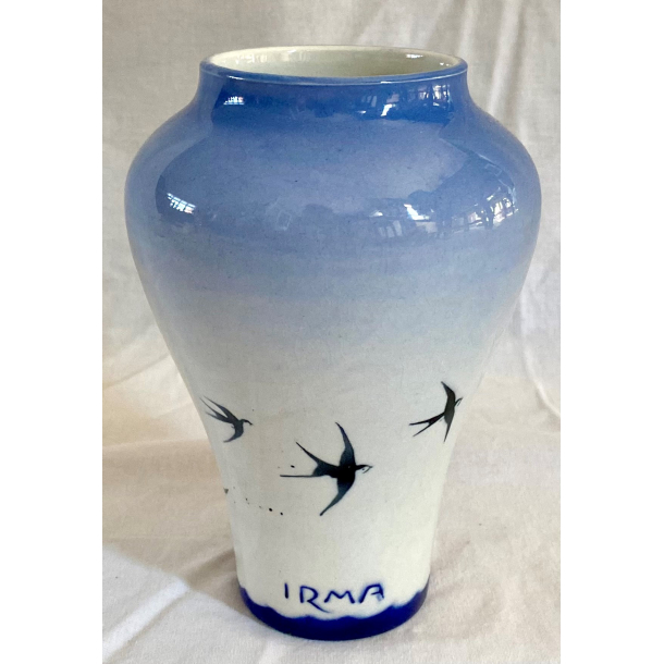 Irma Vase - Svaler Over Vand - r 1913 - 16 cm. - Aluminia