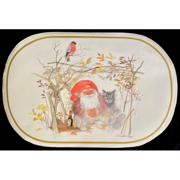 Mads Stage Juleservice - Dkkeserviet - Nisse Med Kat - 43,5 cm.