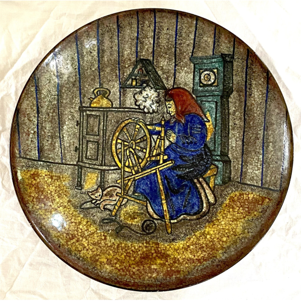 Michael Andersen Fad - Bordfad Nr. 4106/3 - Kvinde Ved Spinderok - Marianne Starck - 39 cm.