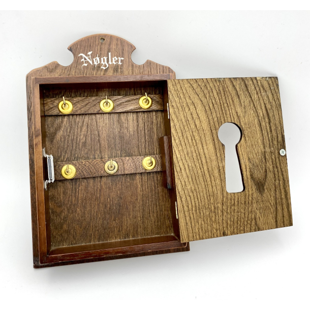 Gammelt Ngleskab - Mrkt Tr - 6 Kroge - 27 cm.