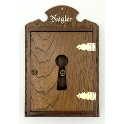 Gammelt Ngleskab - Mrkt Tr - 6 Kroge - 27 cm.