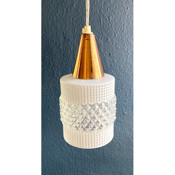 Retro Lampe - Mnstret Pendel - Hvidt Glas &amp; Kobber - 22,5 cm.